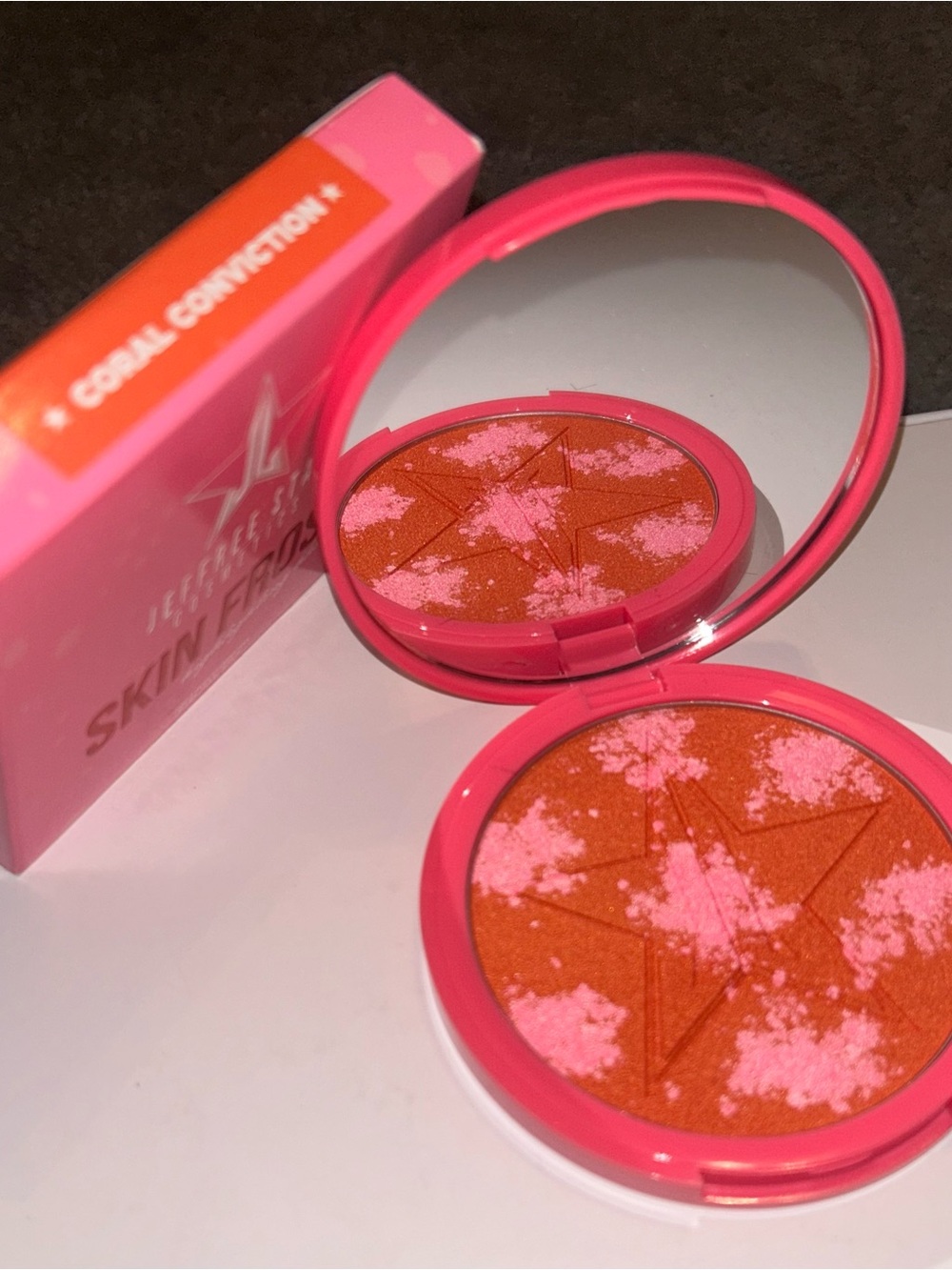 Jeffree Star - Limited Edition Skin Frost Highlighting Blush in Coral Conviction